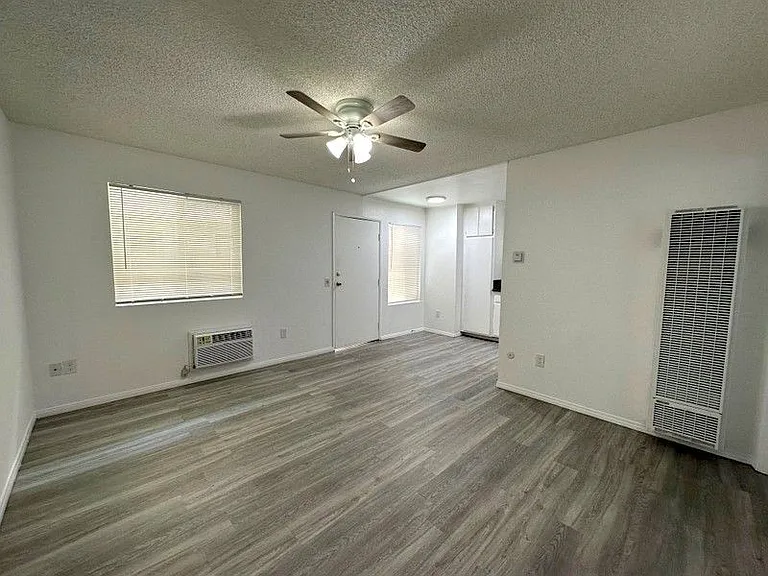 8816 Laurel Canyon Blvd — Photo 5