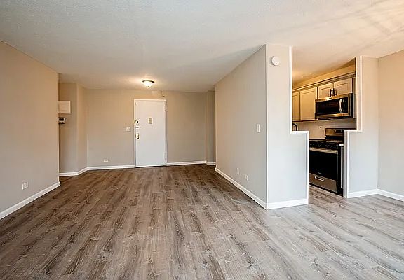5th image of 3410 De Reimer Ave APT 1L