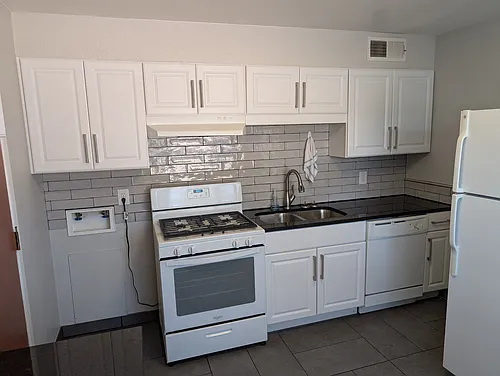 10204 Candelaria Rd NE Photo 1