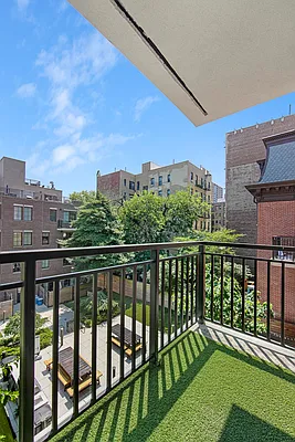 Rented by Farside Realty LLC | media 9