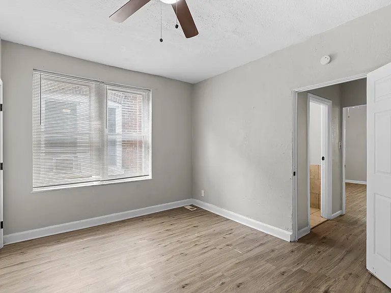 2833 Miami St — Photo 31