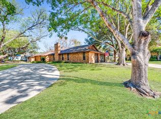 111 Oldtowne Rd, Seguin, TX 78155