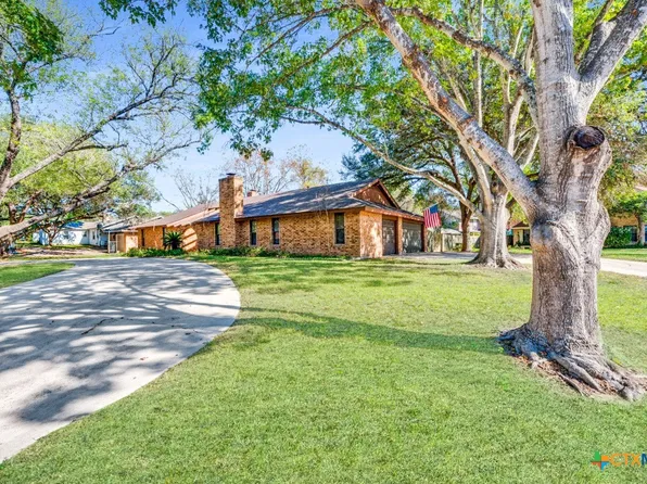 111 Oldtowne Rd, Seguin, TX 78155