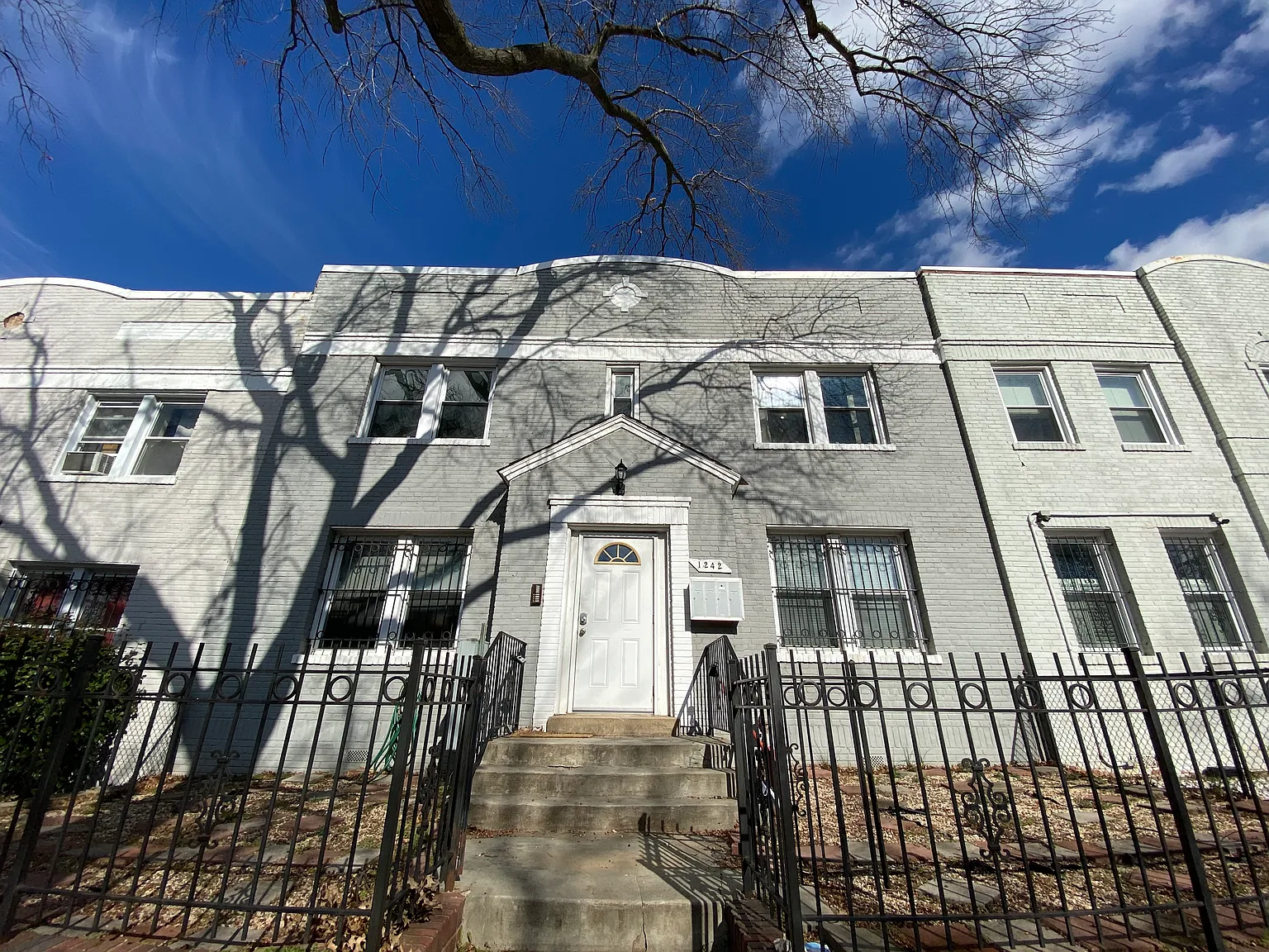 2 bed, 800 sqft, $1,950 — Photo 1