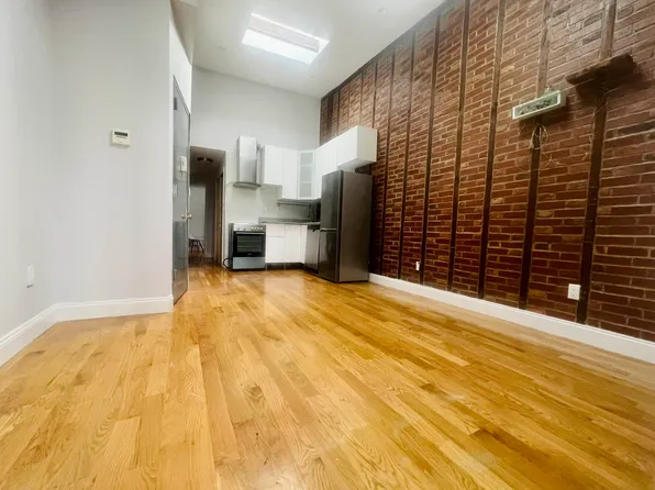 197 Nassau Avenue image 4 of 14