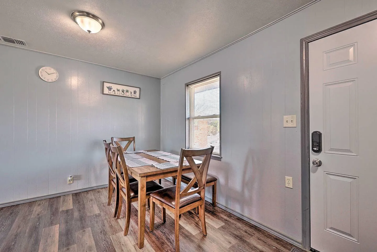 2 bed, 900 sqft, $1,200 — Photo 2