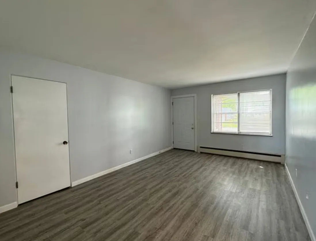 2301 W Lawrence Ave — Photo 3
