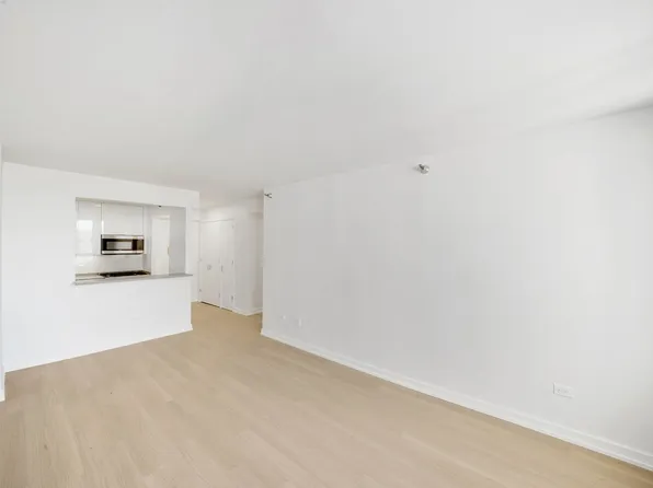 75 West End Avenue image 6 of 38