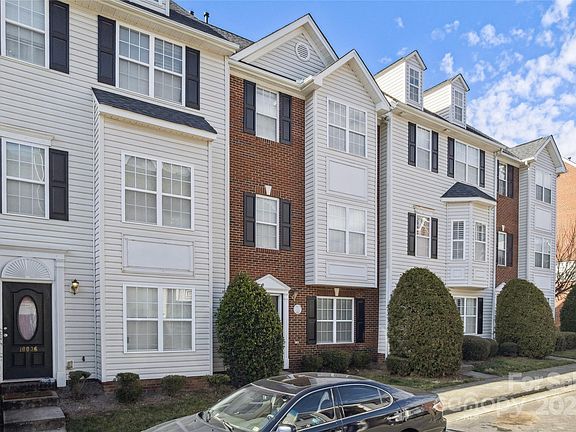 4th image of 10032 Treeside Ln