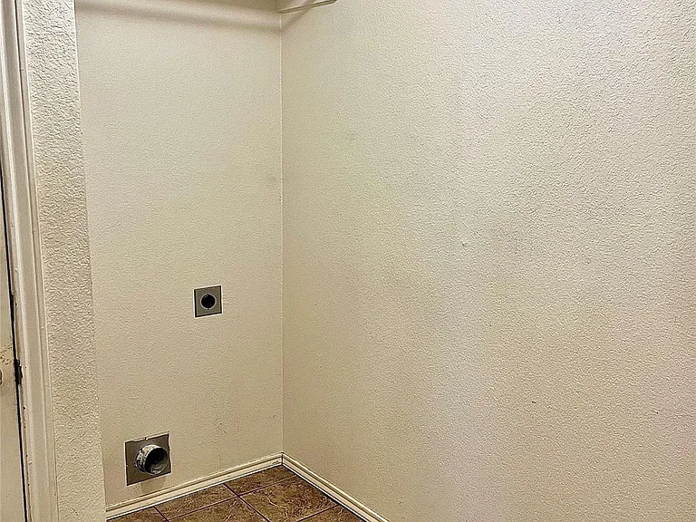 2117 Kimra Ln — Photo 23