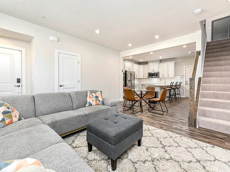 13543 Sayward Blvd — Photo 4