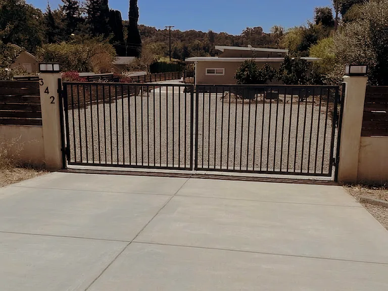 342 Cruzero St — Photo 1