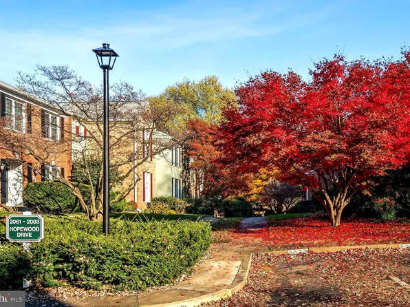 2067 Hopewood Dr, Falls Church, VA 22043
