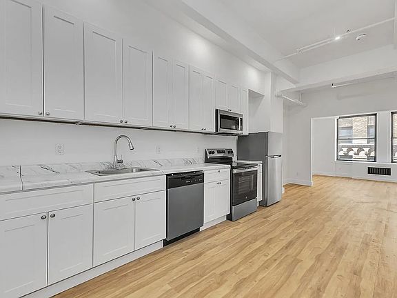 3rd image of 248 W 35th St #1001