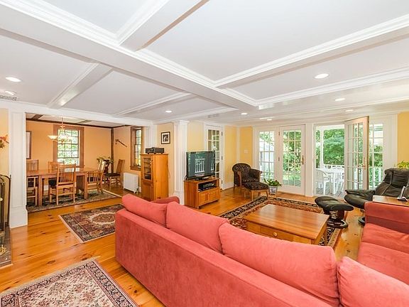5th image of 53 Hillside Ave