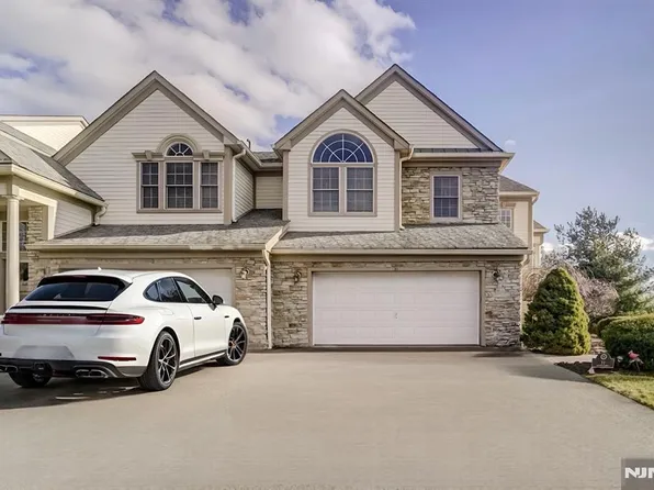 31 Skyview Dr, North Haledon, NJ 07508