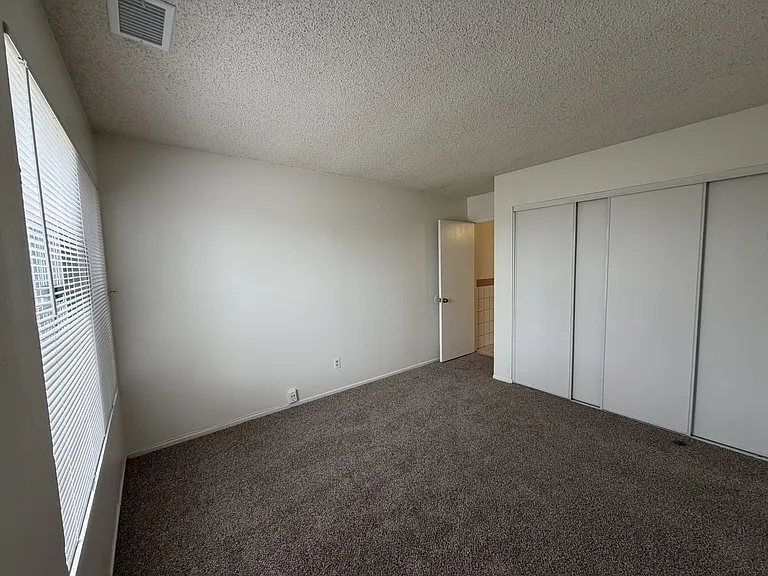 560 S Quince Ave — Photo 12