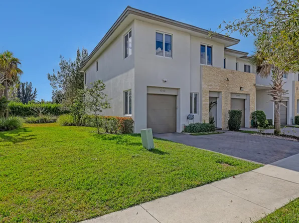 1010 Pioneer Way, Royal Palm Beach, FL 33411