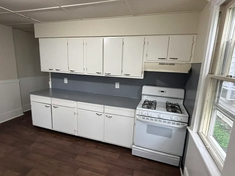 365 N Maple Ave — Photo 17