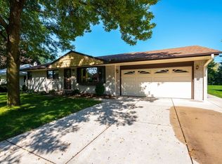 7786 N Fairway Pl, Milwaukee, WI 53223