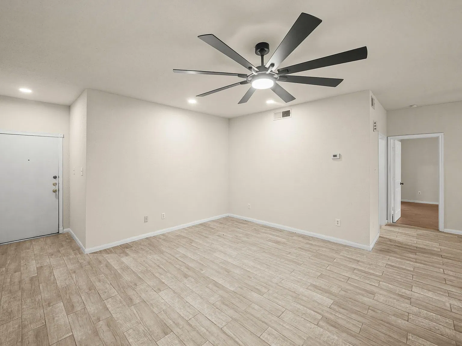 9707 Richmond Ave — Photo 3