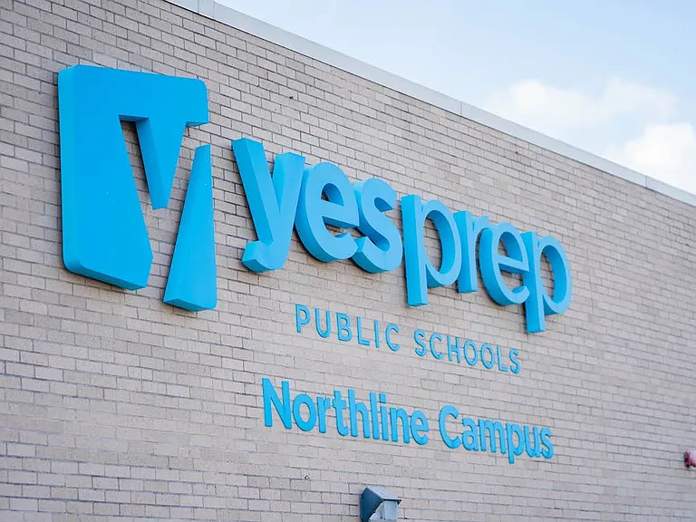 YES Prep Charter Middle School ofrece educacion de alta calidad y enfoque en liderazgo y excelencia academica.// YES Prep Charter Middle School provides high-quality education with a focus on leadership and academic excellence.
