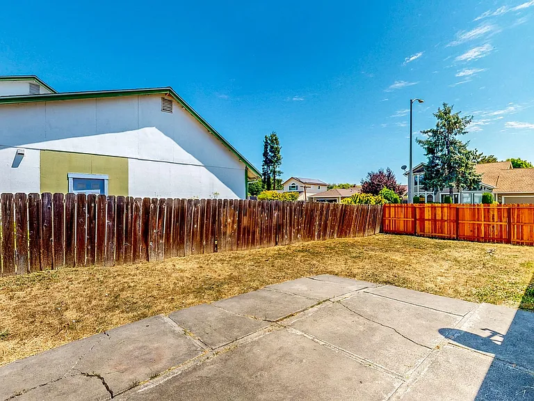 8690 Lords Manor Way — Photo 32
