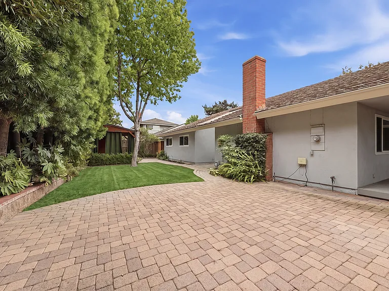 1970 Pelican Pl — Photo 36