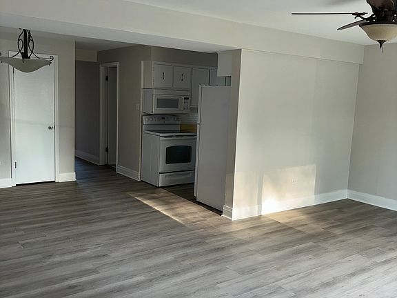 5th image of 11730 S Ridgeland Ave APT 4C