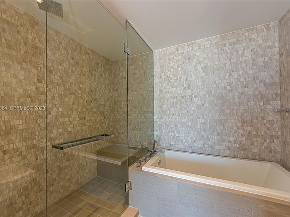 5th image of 88 SW 7th St #1300