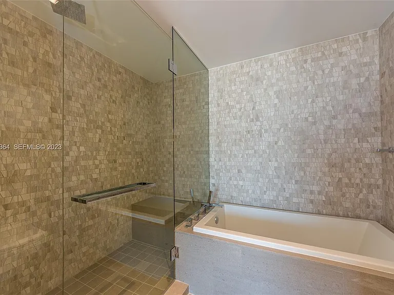 88 SW 7th St #1300 — Photo 5