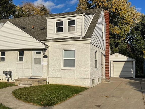 4th image of 24730 Cloverlawn Ave