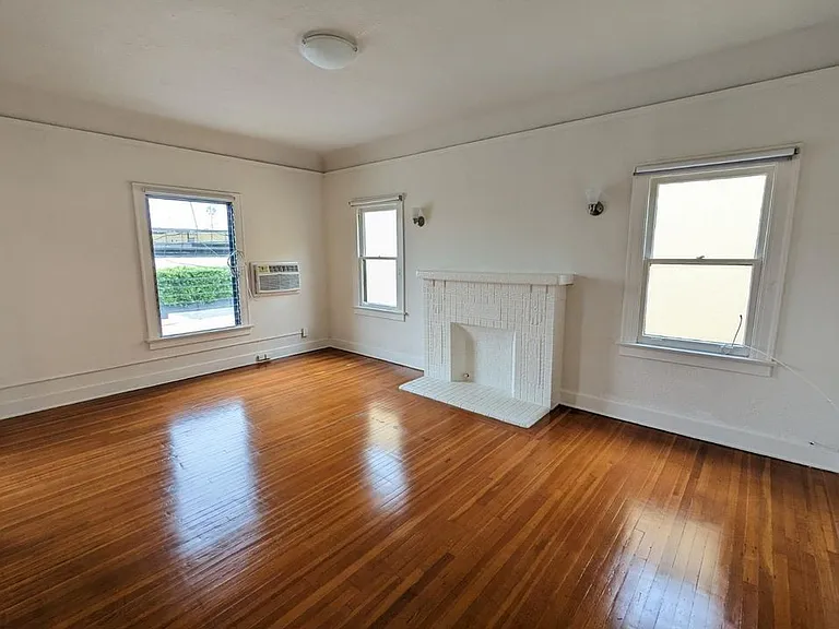 401 N Orange Grove Ave #8 — Photo 6
