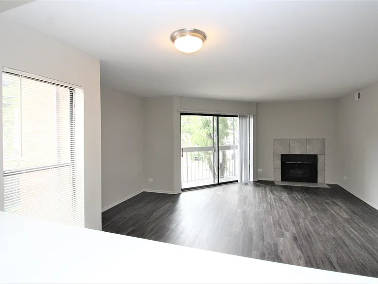 818 W Willow St #3C — Photo 6