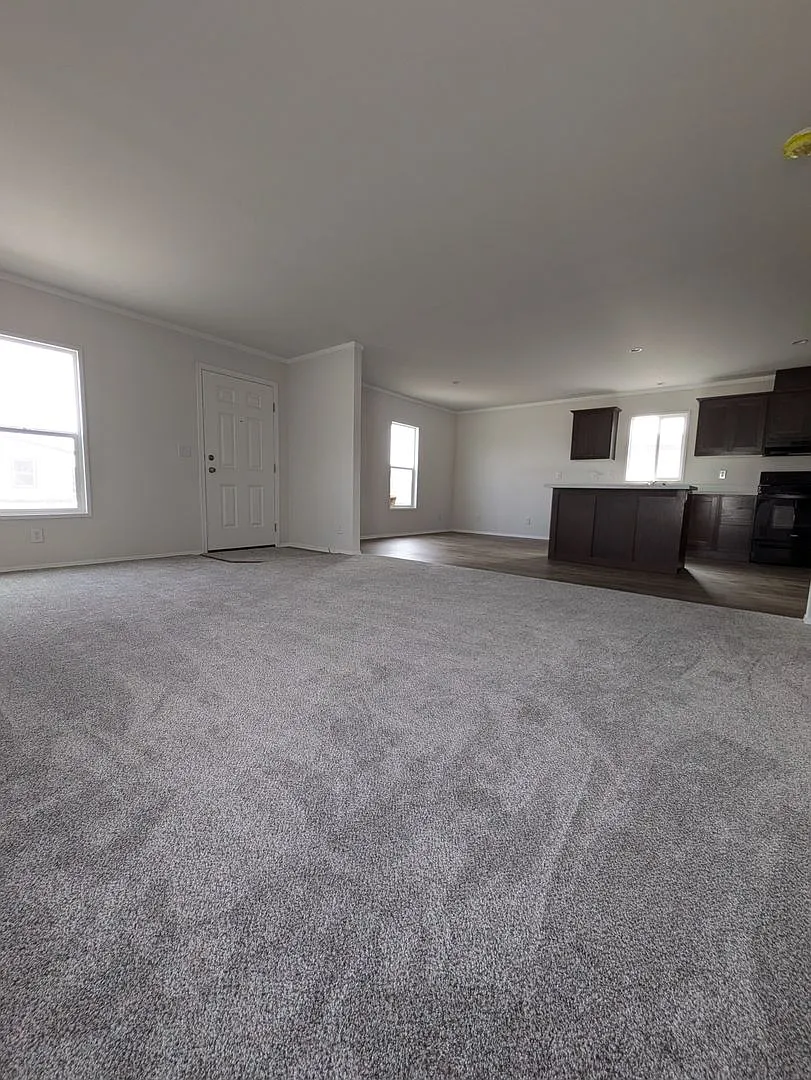 Charming 3 Bedroom 2 Bathroom Home for Rent or Purchase — Photo 3