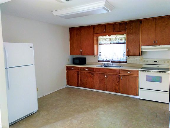 5th image of 370 S Bowie Ave