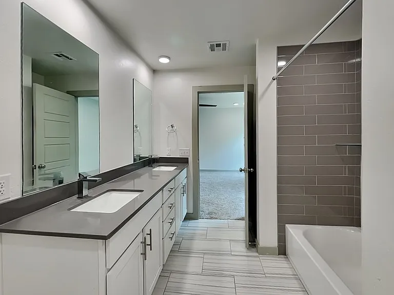 13526 Vinita Dr — Photo 7