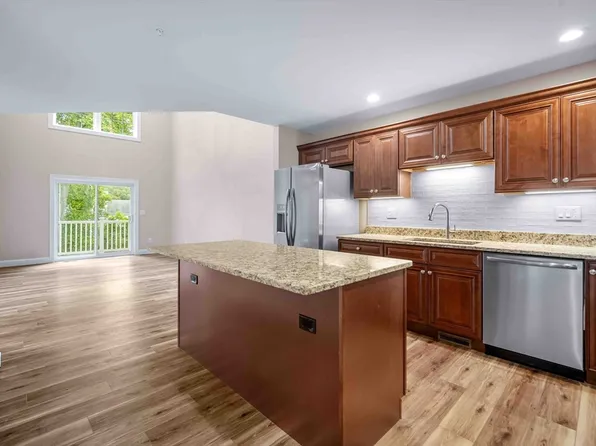 4 Sabrina Way #F, Agawam, MA 01001