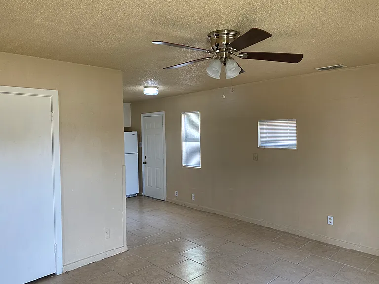 2805 Stearns Ave — Photo 5
