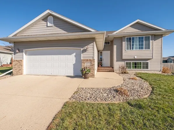 3713 Jewel Cir, Spirit Lake, IA 51360