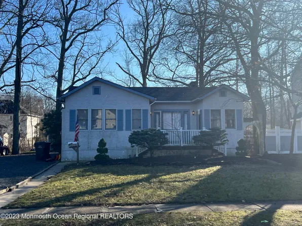 396 Redmond Avenue, Oakhurst, NJ 07755