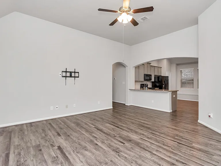 4406 Low Meadow Ln — Photo 11