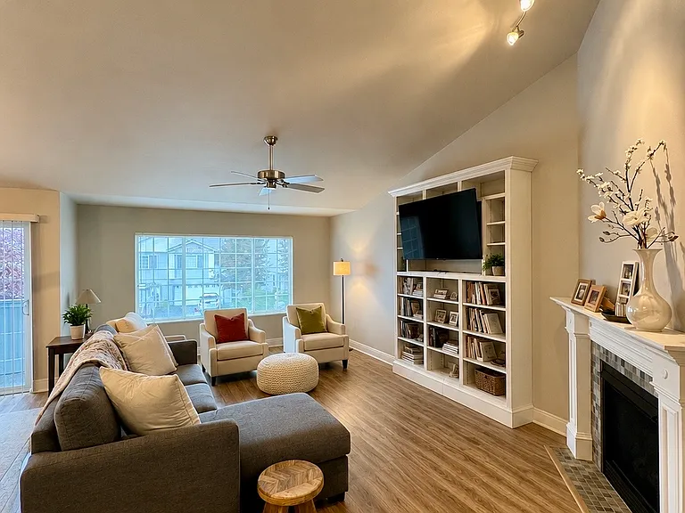 5711 Sapphire Loop #30B — Photo 1