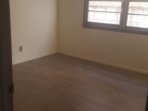 5th image of 360 Sycamore Pl