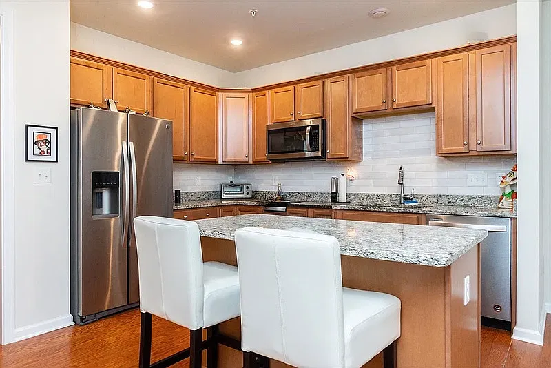 1 bed, 1.0 bath, 1030 sqft, $1,910 — Photo 4