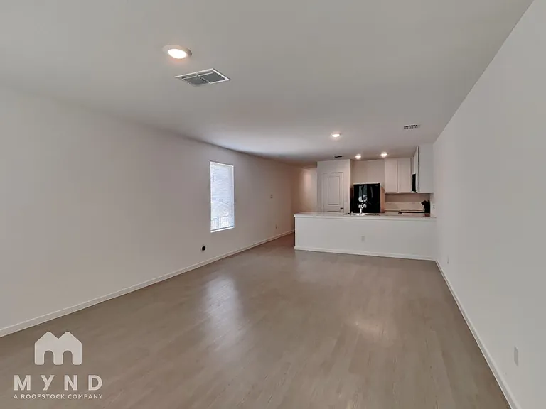 242 Willow Way — Photo 8