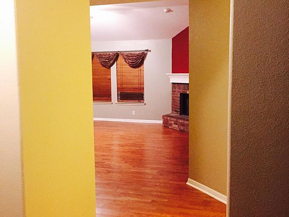 view from front door to living rm