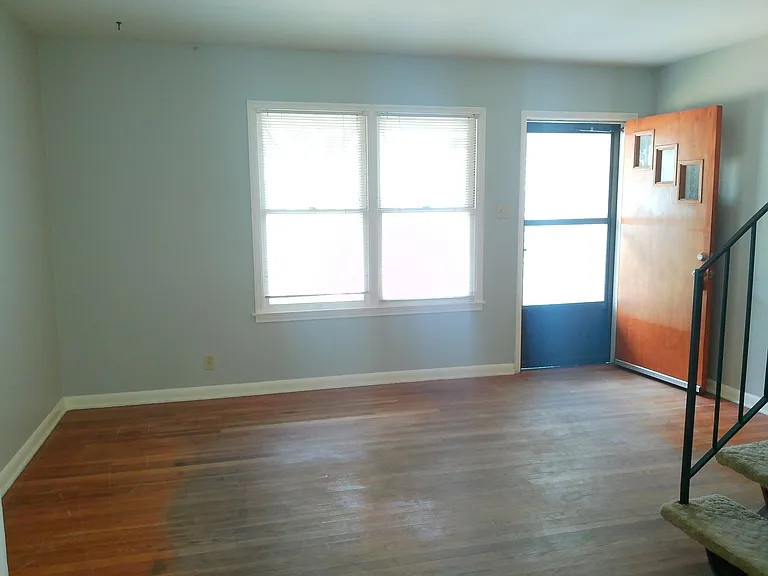 4526 Franklin Dr — Photo 2