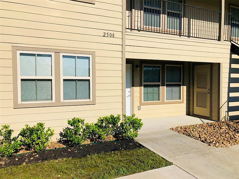 2508 S Houston Ave #D — Photo 2