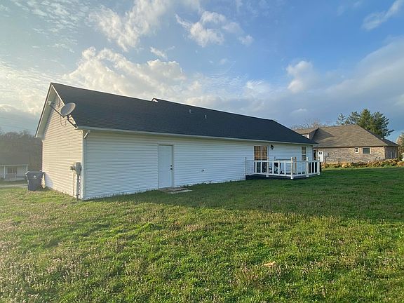 3rd image of 220 Deerwood Dr